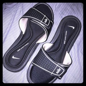 NIKE Slides